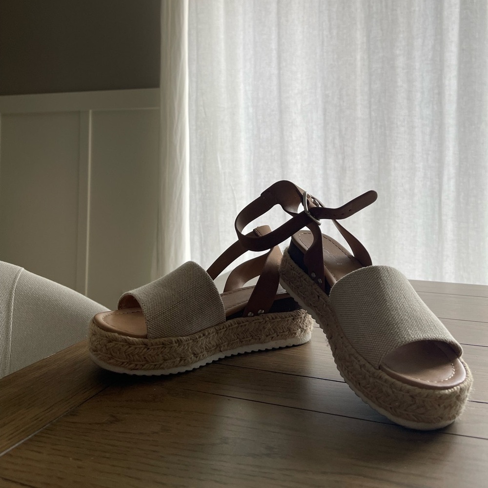 Platform sandals
